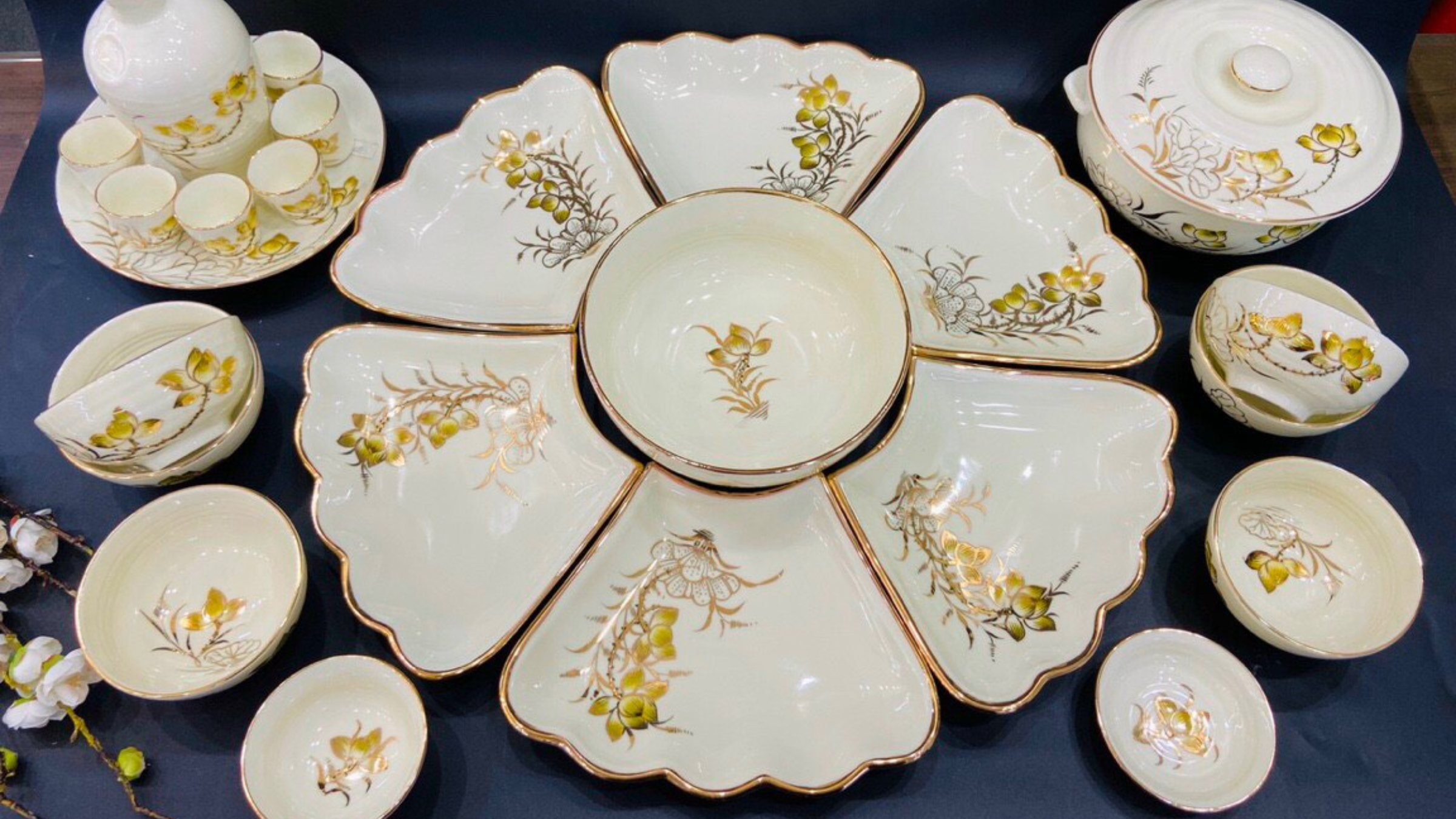 Bát Tô Gốm Bát Tràng - Bí Quyết Giữ Trọn Hương Vị Món Ăn 1 Bát tô gốm Bát Tràng cao cấp)