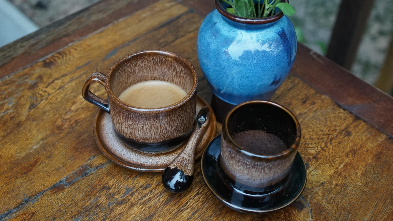 Trang Trí Nhà Bếp: 5+ Bí Quyết Decor Với Gốm Sứ Thủ Công | Gomie 3 Trang trí nhà bếp cùng cốc gốm