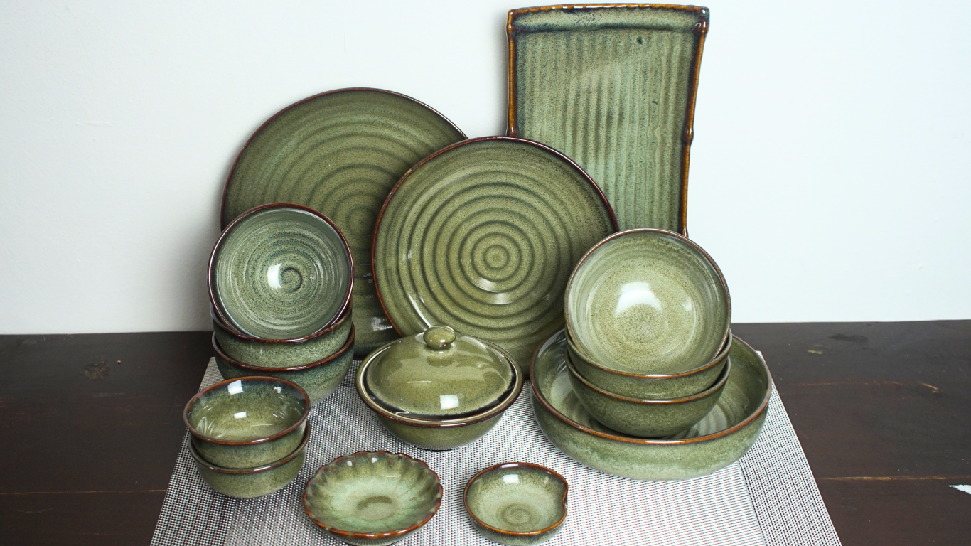 Trang Trí Nhà Bếp: 5+ Bí Quyết Decor Với Gốm Sứ Thủ Công | Gomie 4 bộ đồ ăn trang trí nhà bếp