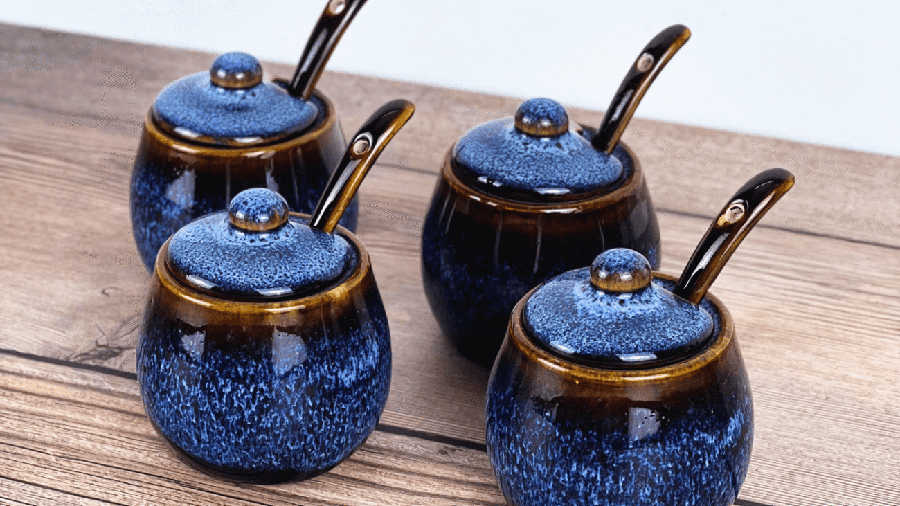 In-Room Dining Xa Xỉ: Nâng Tầm Trải Nghiệm Với Bộ Đồ Ăn Gốm Sứ 3 Hũ gia vị trang trí nhà bếp