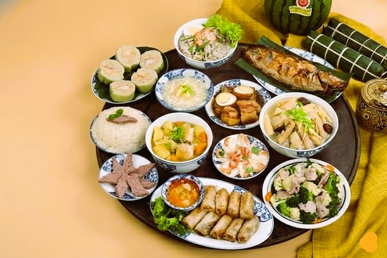 Trang trí mâm cơm Tết bố cục tròn